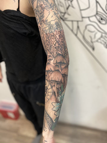 tattoo,aces,high,alex,rockoff,alexrockoff,west,palm,beach,traditional,neotraditional,beetle,beatle,flower,sunflower,floral,color